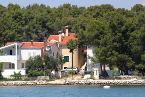  Apartments by the sea Verunic, Dugi otok - 8103  Вели Рат